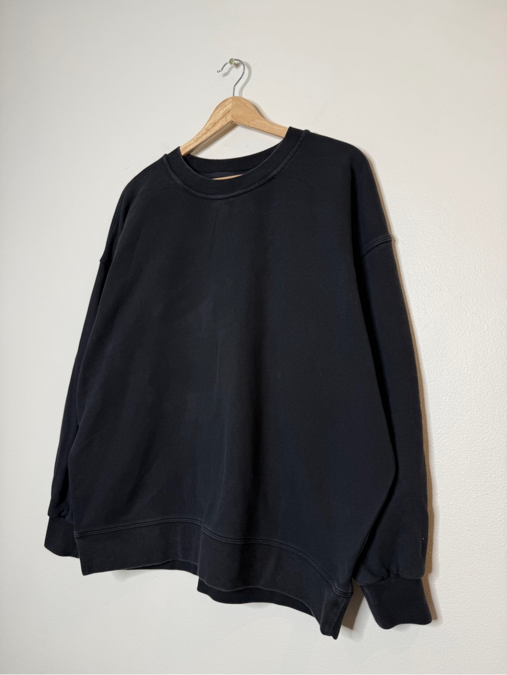 Lululemon Perfectly Oversized Crewneck in black - Picture 4 of 8